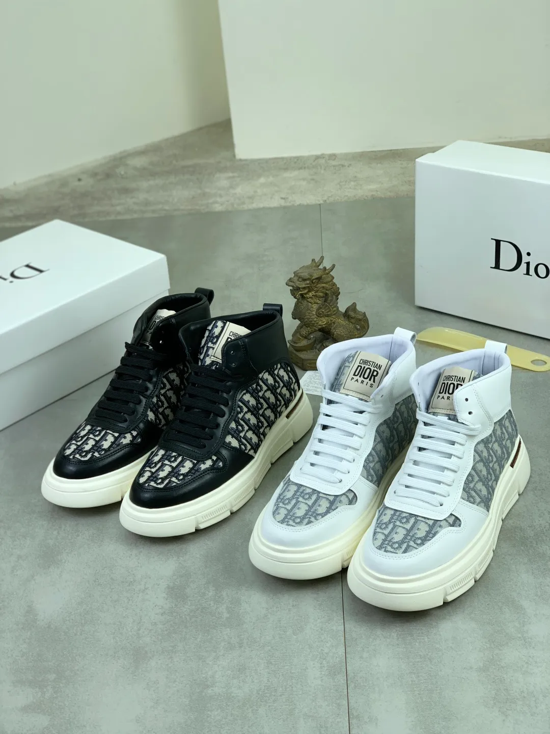 Men's Men's Shoes💰P420💰[New Style]🆘[Dior] Dior original lace-up high-top men's shoes Classic casual shoes 🔥This model is the official classic model with high quality and made by famous original designers. It is made of high-quality cowhide with original materials➕Comfortable and breathable mesh lining➕Pigskin insole. The perfect last shape and generous and fashionable design have attracted many consumers. Suitable for drivers to drive🚗What you want is the highest quality in the market. Color: 2️⃣Code number: 38--44